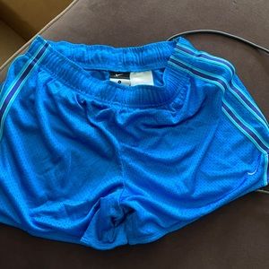 NIKE WOMENS BLUE SHORTS